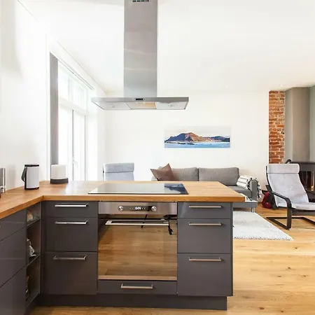 High End 2br In Good Location! شقة